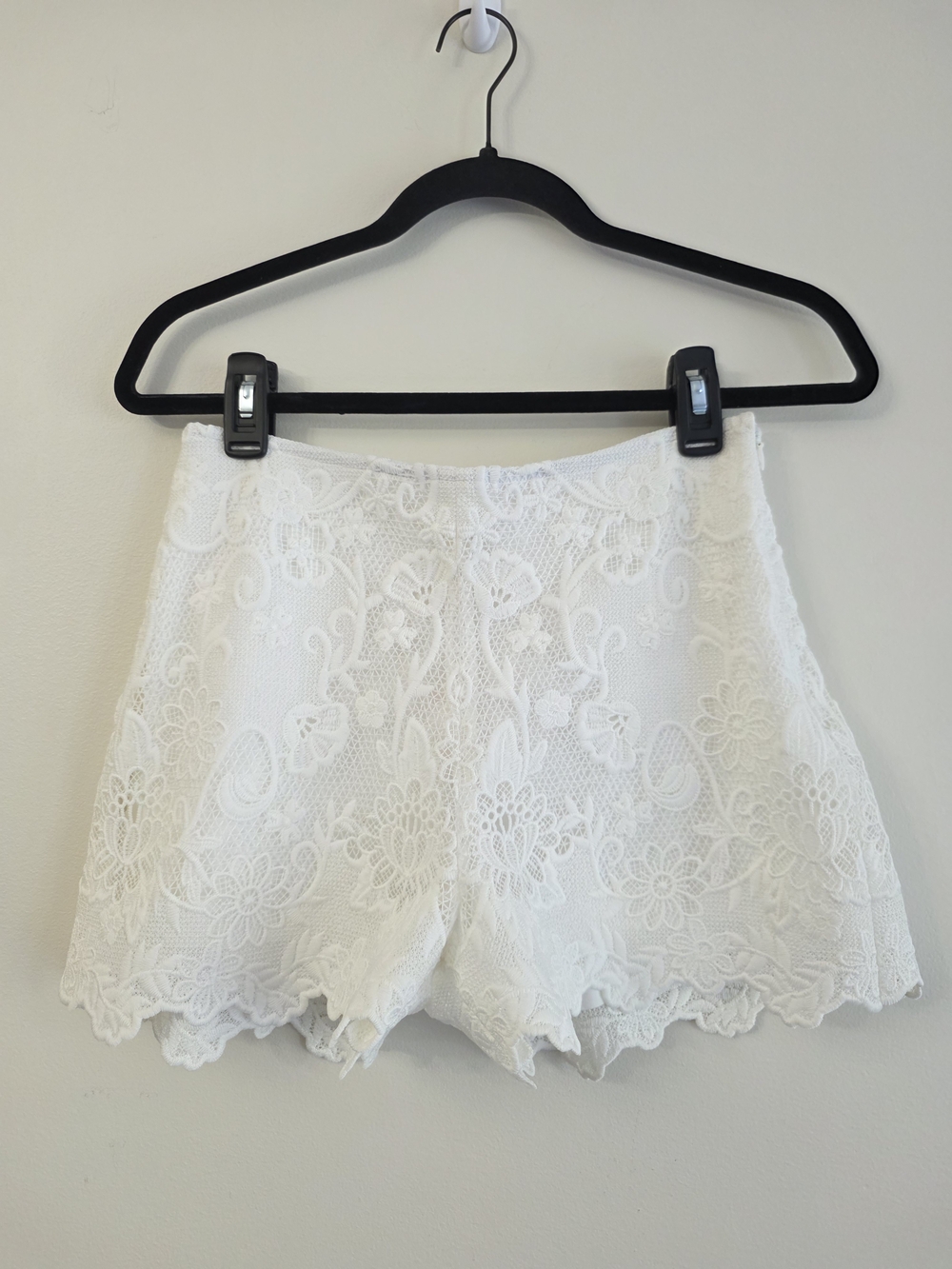 Zara White High-Rise Lace Floral Shorts